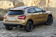 Mercedes GLA: krómban újult a crossover 53