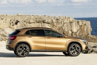 Mercedes GLA: krómban újult a crossover 56