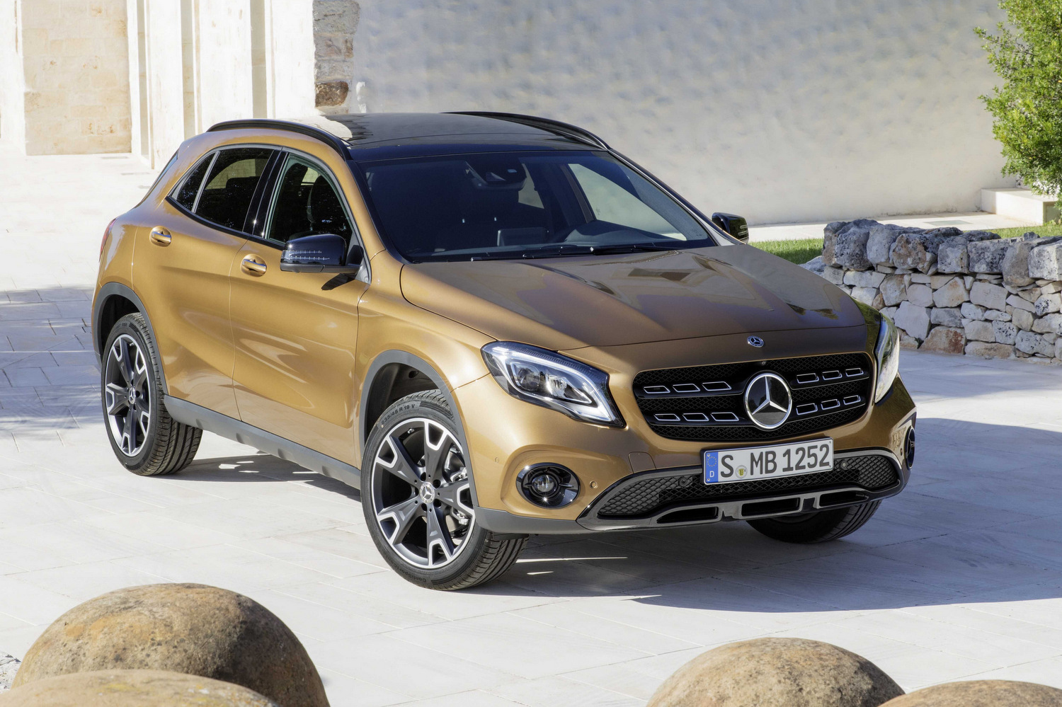 Mercedes GLA: krómban újult a crossover 28