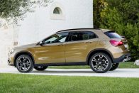 Mercedes GLA: krómban újult a crossover 63