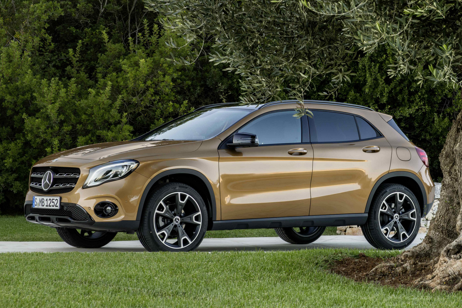 Mercedes GLA: krómban újult a crossover 30