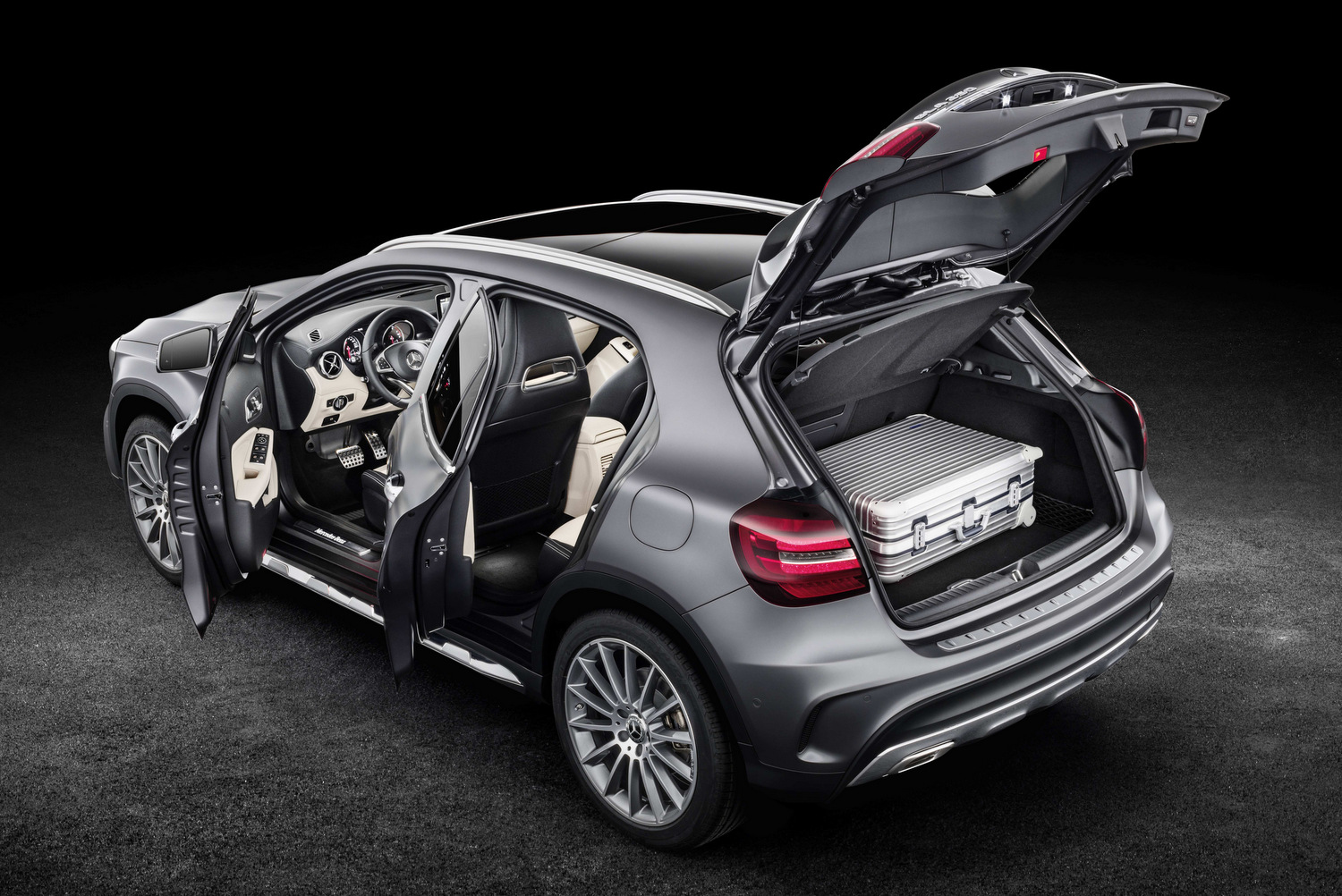 Mercedes GLA: krómban újult a crossover 34