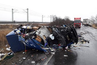 Durva fotón a 4-es úton történt halálos baleset