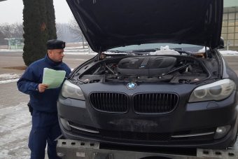 Körözött BMW-t fogtak el a magyar határon