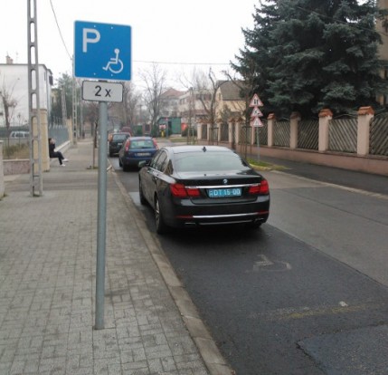 Idén még nem parkoltak bunkóbb módon Budapesten 4 | Vezess 20236581_eff7f99fda09985cc83b5ab33e0328bd_m