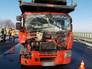 Hét kamion balesetezett az M1-esen - képek