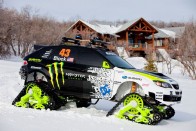 Subaru Trax STi - A drift fenegyereke, Ken Block, 2009-ben azt is bemutatta hogyan lehet kerek nélkül mókázni a hóban, egy Subaruval.