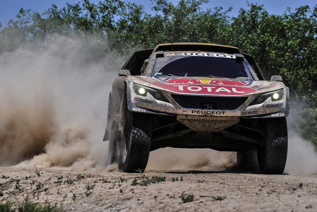 Loeb szakaszt nyert a Dakaron, összetettben is vezet