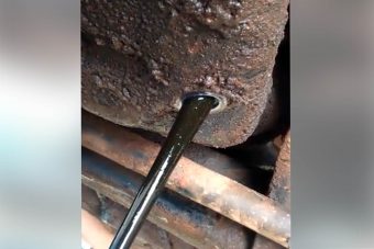 Undorító takony folyt a kocsiból, még a szerelők se láttak ilyet