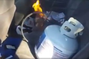 Őrület a pokoli hidegben: gázpalackos autófűtés