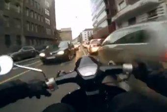 Félelmetes robogós zúzás Budapesten