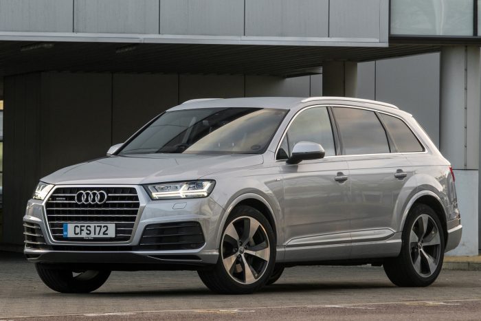 Luxus SUV: a kompakt Porsche Macan, a tekintélyes Audi Q7 vagy a luxuslimuzinnal vetekedő Range Rover – ez volt a kérdés. A válasz: az Audi.