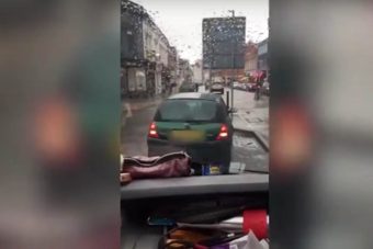 Hét percig tartott beállni a Clióval oda, ahova egy Cadillac is befér