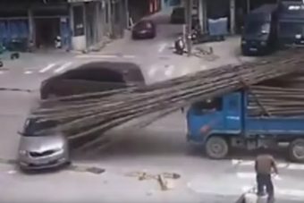 Filmbe illő balesetet szenvedett egy Škoda