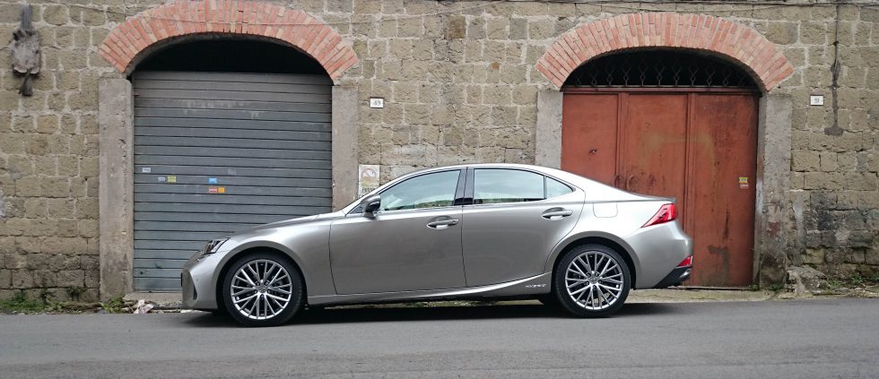 Több téren is tökéletesebb az idei Lexus IS