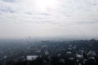 Szmogriadó: ingyen Volán és MÁV az autósoknak