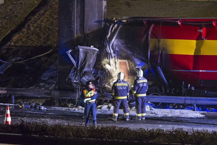 Megrendítő fotók az M1-esen történt halálos balesetről 5 | Vezess Megrendítő fotók az M1-esen történt halálos balesetről 5