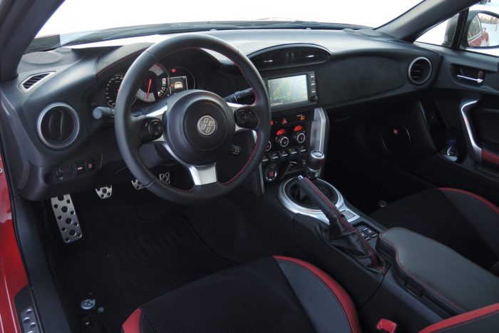 GT86, az elérhető élményautó 8 Hibátlan a kormány-pedál-váltó hármas ergonómiája