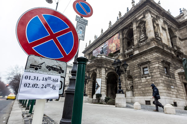 Összeomlik Budapest, lezárások Putyin miatt