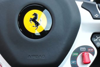 Már szupersportkocsikat is érint a légzsákbotrány