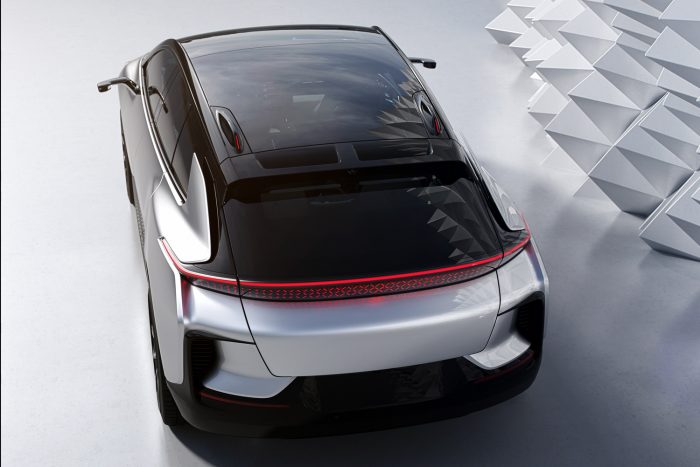 Már rendelhető az 1000 lóerős luxusegyterű 10 Tükör nincs, helyette több kamera egyesített képét jeleníti meg a vezető számára a rendszer. Az FF91 ára egyelőre nem ismert; az érdeklődők 5000 dolláros előleggel foglalhatnak le maguknak egy autót.