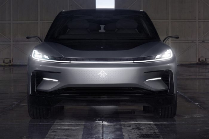 Már rendelhető az 1000 lóerős luxusegyterű 11 Egyedül parkol, majd visszatér gazdájához az FF91 – persze csak ha ezt a jogszabályok megengedik.