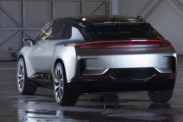 Már rendelhető az 1000 lóerős luxusegyterű 6 Fénybe boruló küszöbbel köszönti közeledő gazdáját az FF91.
