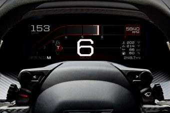 Versenyműszerfal a Fordtól