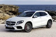 Mercedes GLA: krómban újult a crossover 132