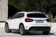 Mercedes GLA: krómban újult a crossover 136