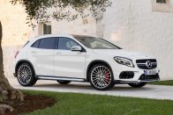 Mercedes GLA: krómban újult a crossover 138