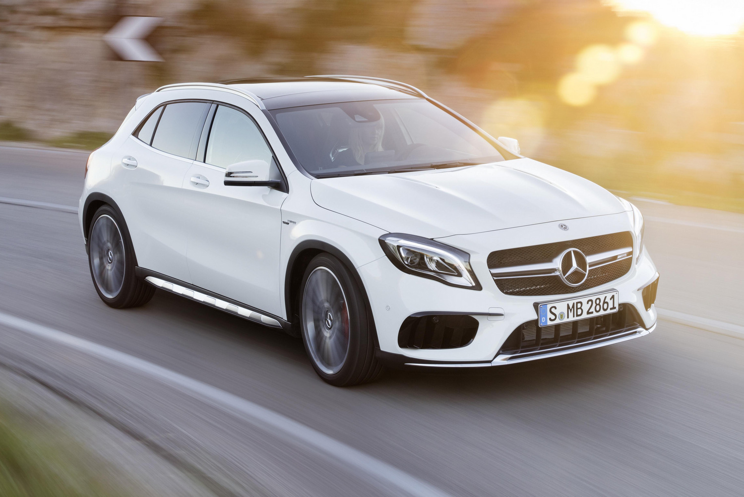 Mercedes GLA: krómban újult a crossover 96