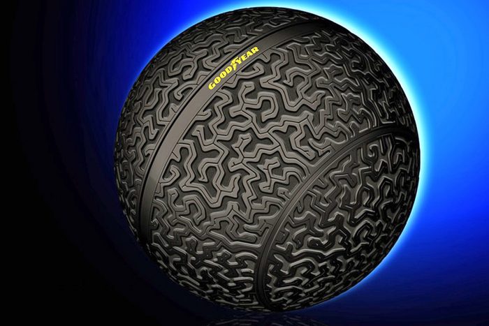 Ezek most nem a legjobb téli gumik 3 Tavaly a Genfi Autószalonon mutatkozott be a Goodyear gömbgumija az Eagle-360. A kisgömböcöt a jövő járgányai alá álmodta a cég, ami máshogy nem is, csak mágneses úton csatlakoztatható hozzájuk. Cserébe minden irányba képes elfordulni.