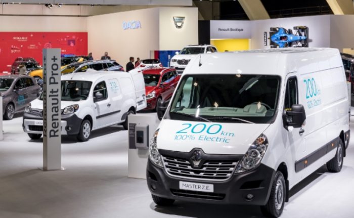 Jön az elektromos Master