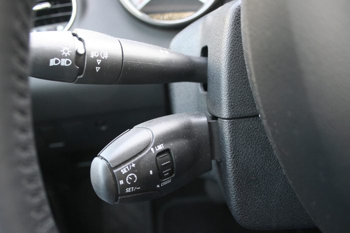 Használt autó: van jobb a Škoda Octaviánál? 8 A 307-tel szemben a kormánykapcsolóval sokkal ritkábban van gond, de a benne lévő sok funkció miatt cseréje nem olcsó
