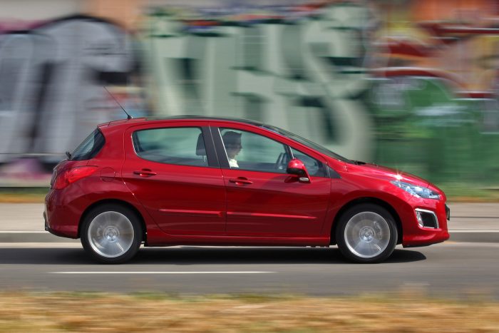 Használt autó: van jobb a Škoda Octaviánál? 5 10 centivel rövidebb a ferdehátú tengelytávja, mint az ötajtósé