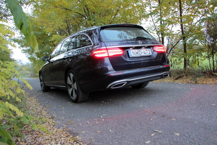 Ez most a Mercedes kombik netovábbja 1 k04