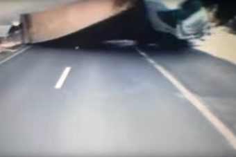 Videón a durva kamionbaleset az M1-esről