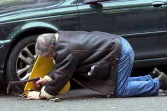 A kerékbilincs nem állította meg a budai autóst