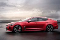 Kia Stinger: prémium betolakodó 40