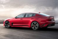 Kia Stinger: prémium betolakodó 24