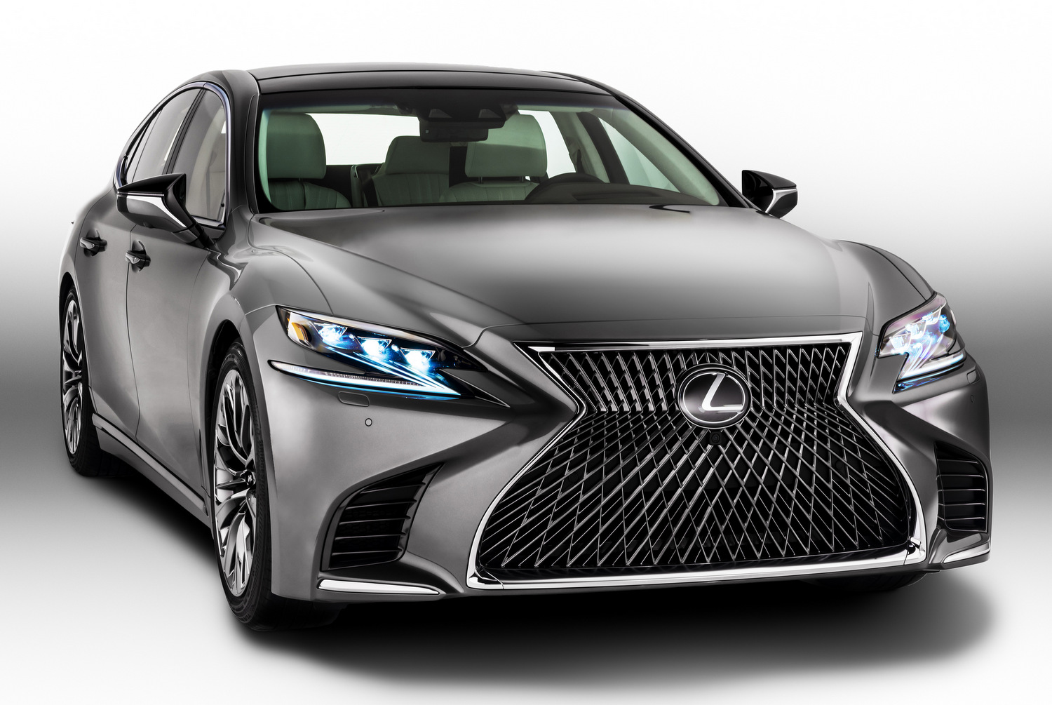 Lexus LS: fiatalítókúra vezérigazgatóknak 14