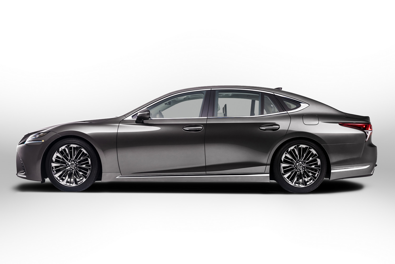 Lexus LS: fiatalítókúra vezérigazgatóknak 15