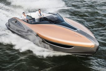 Vízen jár a legerősebb Lexus