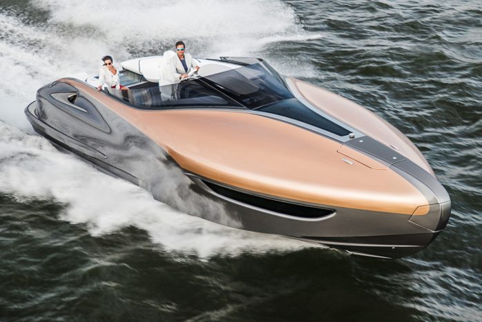 Vízen jár a legerősebb Lexus