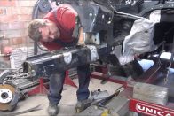 Videón egy törött BMW újjászületése 2 Videón egy törött BMW újjászületése 2