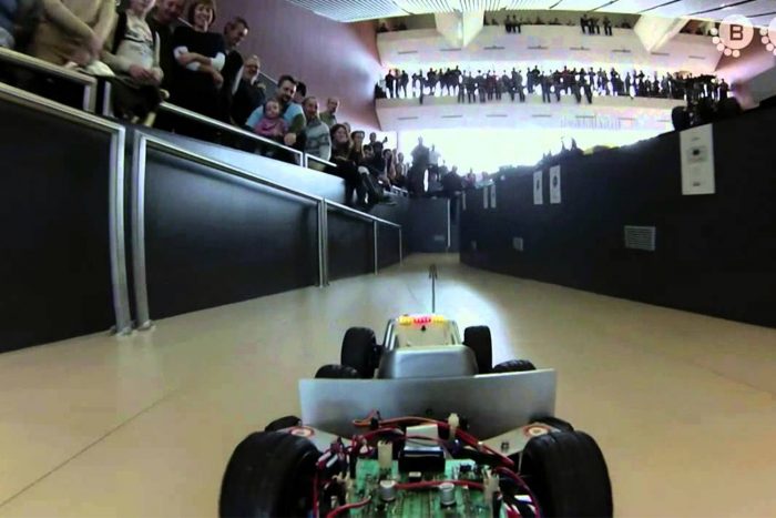 Útonálló drón és forgó hordó Budapesten