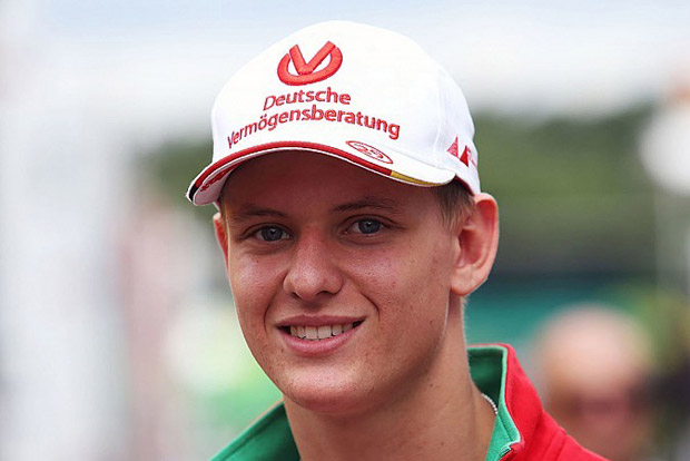 F1: A Ferrari vörös szőnyeggel várja a kis Schumit