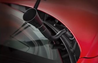 Hiánypótoló oktatóvideó: hogyan töltsük fel az Alfa 4C-t ablakmosóval