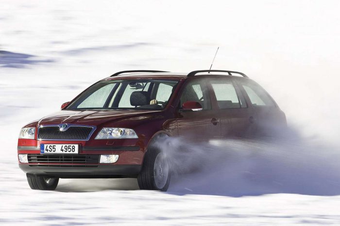 Használt autó: van jobb a Škoda Octaviánál? 12 2008-ig csak ezzel az orral készült az Octavia II, az átdolgozott mellett Classic néven gyártásban maradt a képen látható, fadelift előtti változat. A második generációból is volt 4x4-es